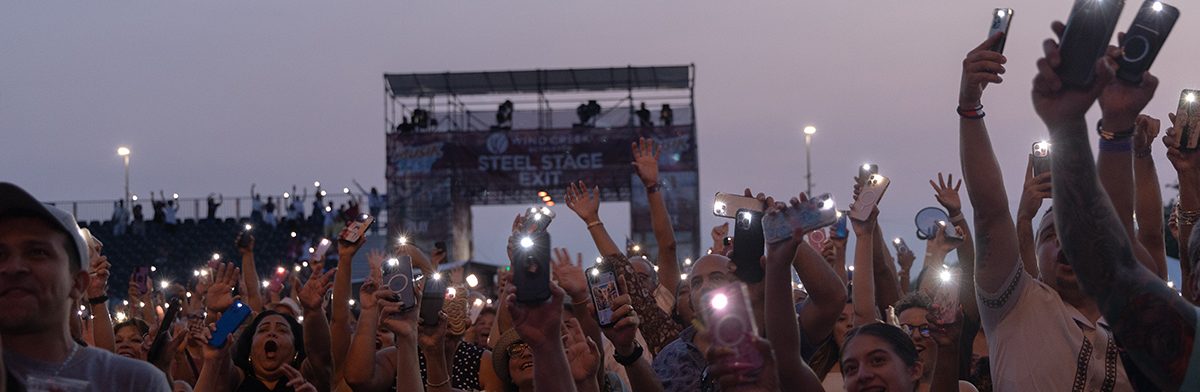 HEADER_crowd_MF_phone-flashlights_1200x392
