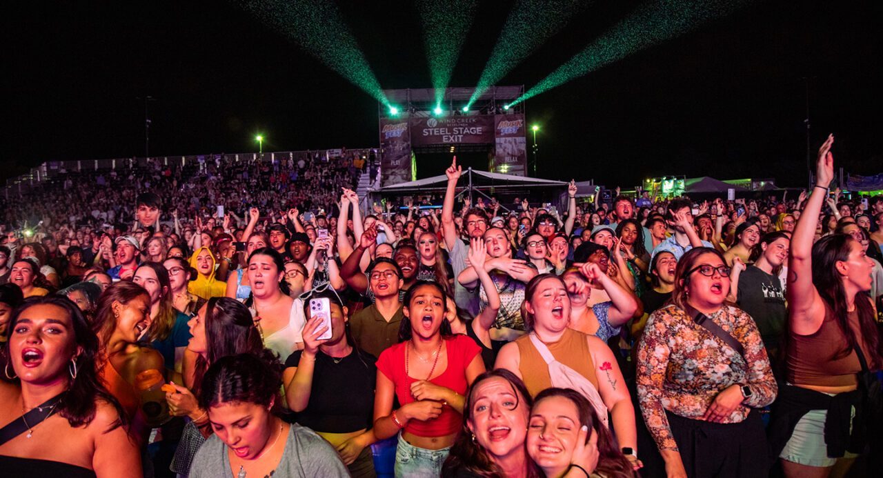 MUSIKFEST_background_WCSS_crowd_1440x780