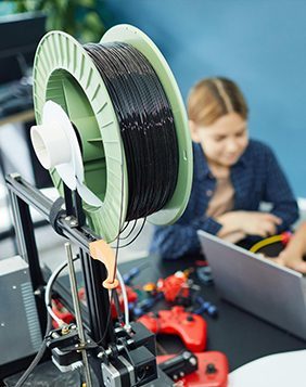 VISUALARTS_maker_282x357